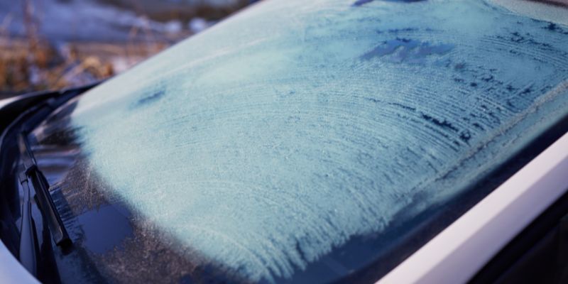 پاک کردن شیشه یخ زده خودرو
